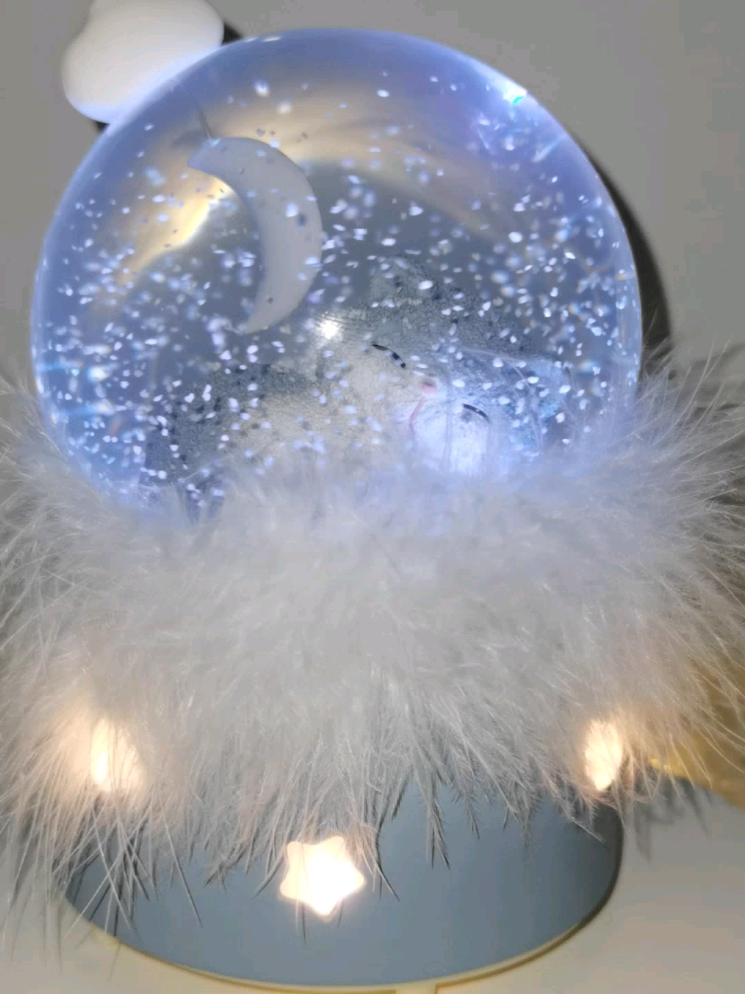 Creative cat crystal ball music box Colorful light music box Snowflake send girlfriend boys and girls Children's Day birthday gift