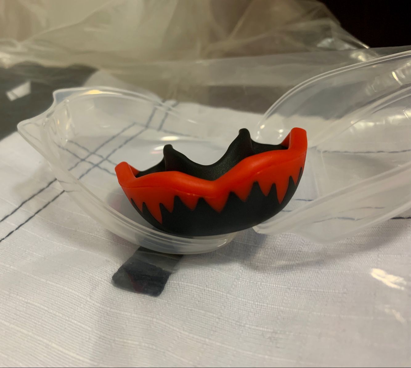 Professional Jiu-jitsu wrestling Boxing Muay Thai fighting MMA braces fangs tooth retainer High-grade high-quality tooth guard send