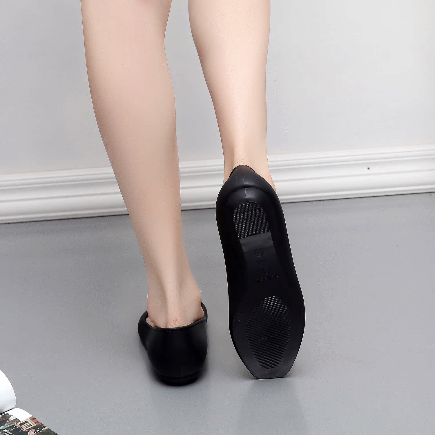 Mùa hè và mùa thu nữ bằng nhựa phiên bản Hàn Quốc của Baotou vuông đầu thấp để giúp miệng nông với đôi giày nhảy bướm nhảy múa chống trượt giày dior