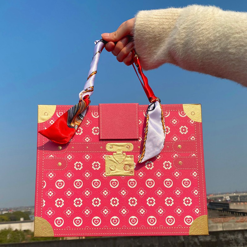 New Year's Gift Box Traditional Retro Chinese Style Clothes Exquisite Gift Box Internet Celebrity Birthday Gift Universal Packaging Empty Box