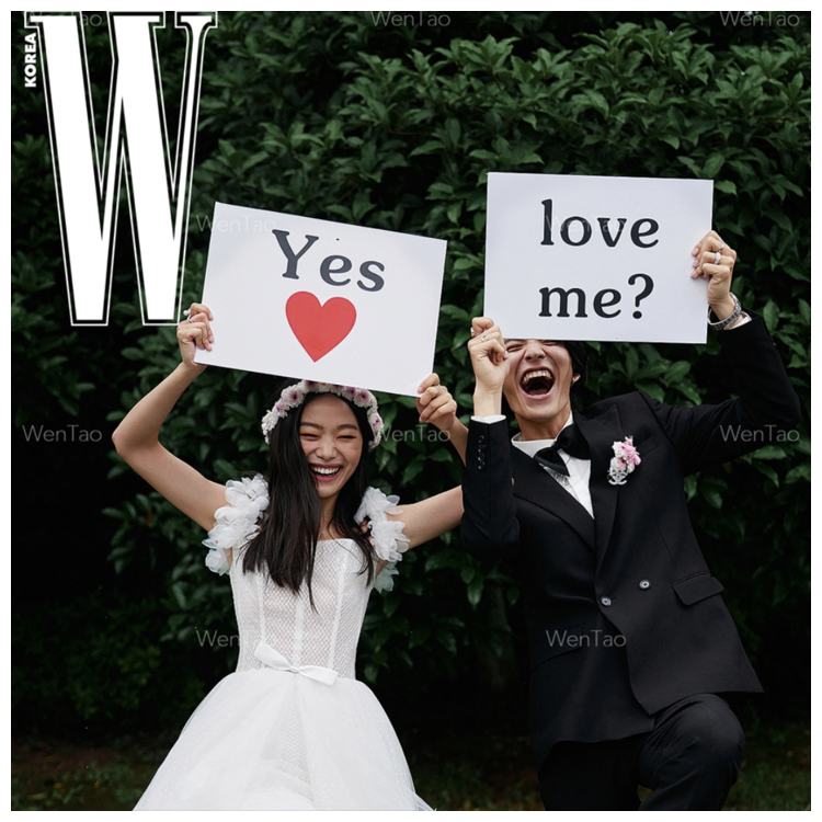 Wedding photo props holding a board photo studio couple shooting location travel photography street photography English creative Mori system holding a sign