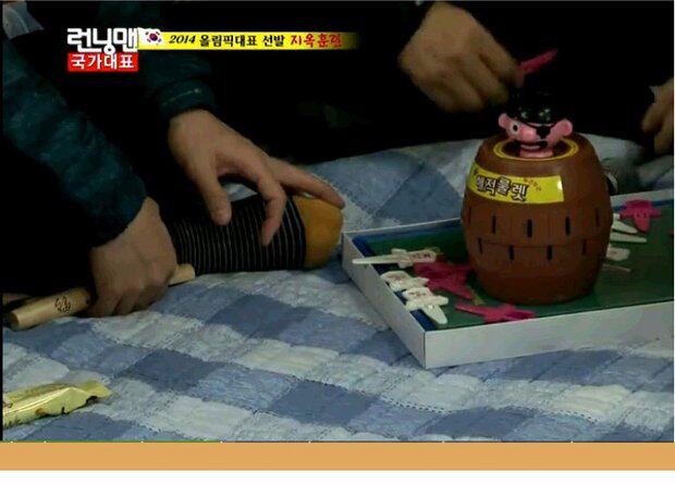 Креативные игрушки для детей 整蛊玩具海盗桶 大号整人海盗桶 韩国插剑桶 儿童地摊玩具厂家