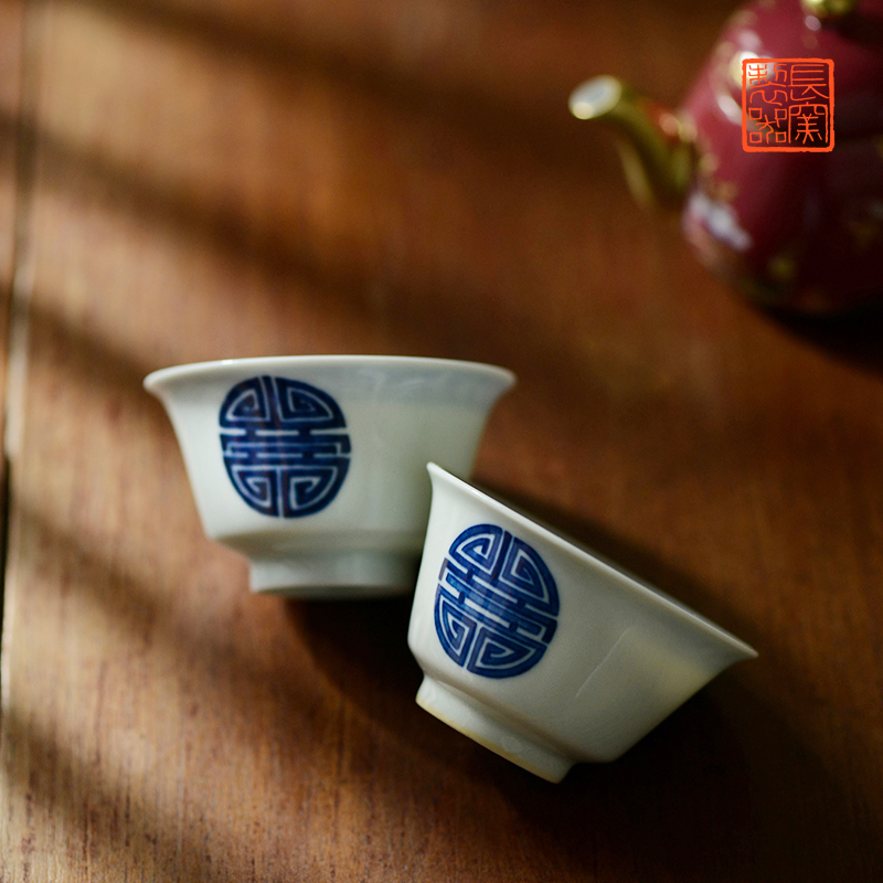 Offered home - cooked in view flavour is blue and white group long - lived cups of jingdezhen ceramic tea set manually master cup sample tea cup