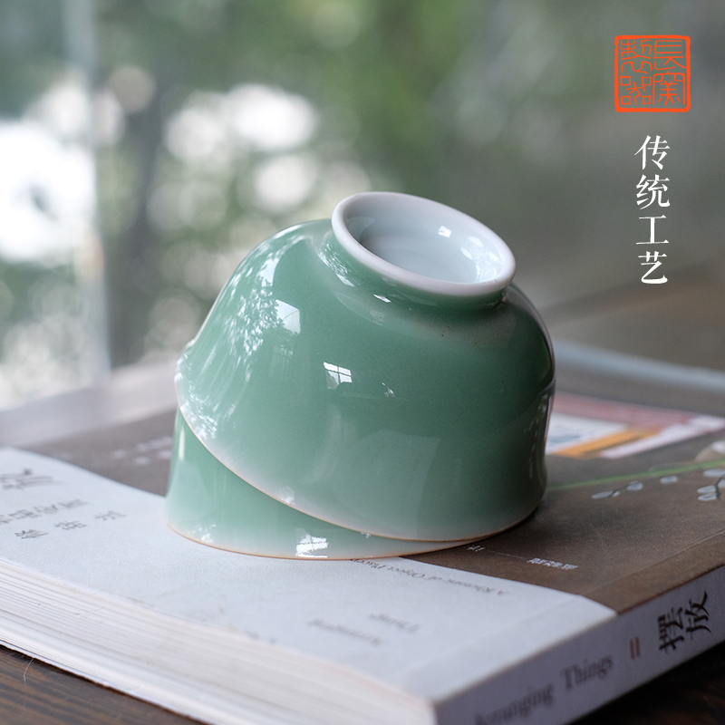 Offered home - cooked pea green glaze in short the bell cup lie fa cup water chestnut cup bowl of jingdezhen ceramic tea set sample tea cup