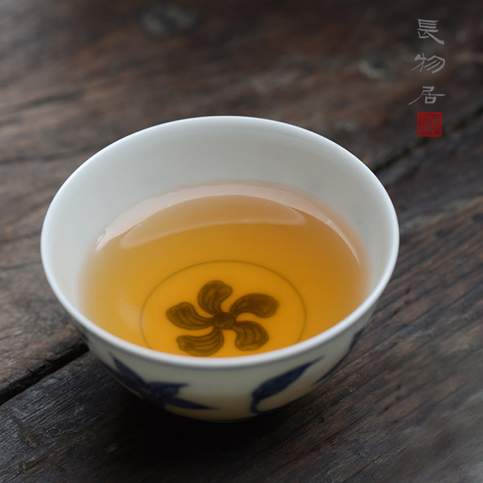 Blue and white gardenia offered home - cooked at flavour hand - made master cup sample tea cup of jingdezhen ceramic cups tea by hand