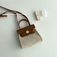 Коричневый с рисом