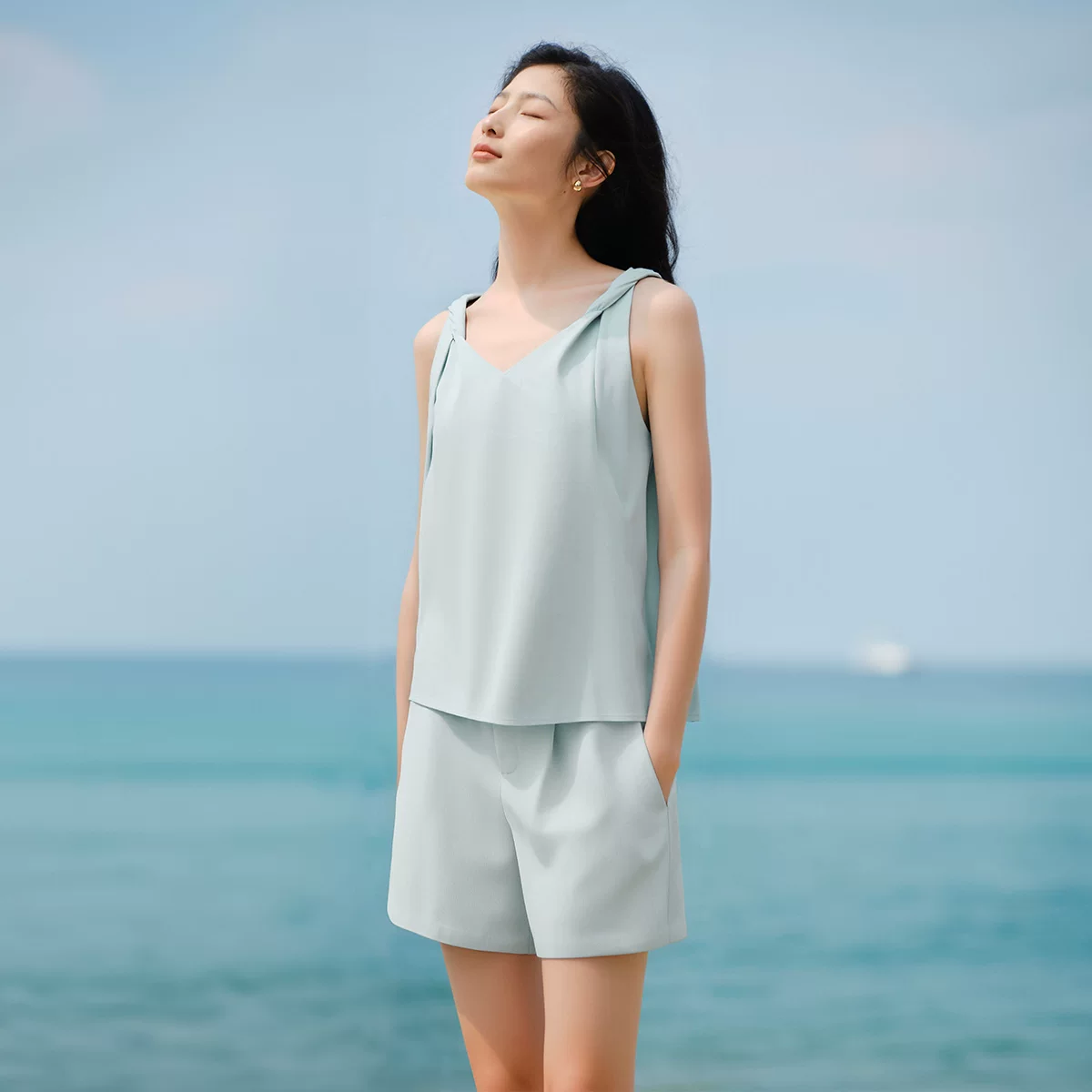 Top with cups, tank top, summer set, high-end