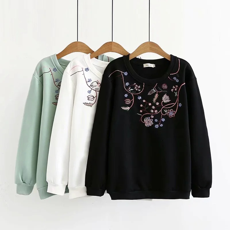 2021 autumn and winter Gats up for overweight women's clothing Non-heaven Lifetime Water Embroidered with velvety Long sleeves T-shirt 8100