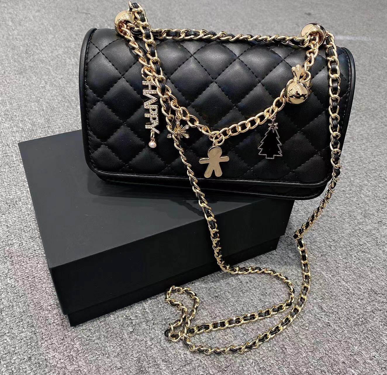 2021 New European Current Feature Metal Chain Fashion Boutique Bag Female 12 08