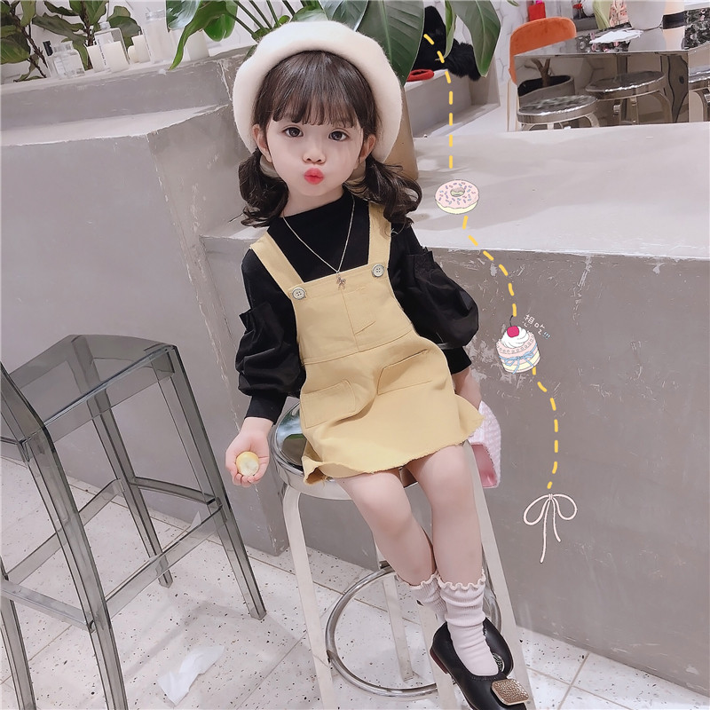 Baby girl autumn suit 2022 new Korean style girls' super foreign style suspender skirt two-piece set fashionable baby children's clothing