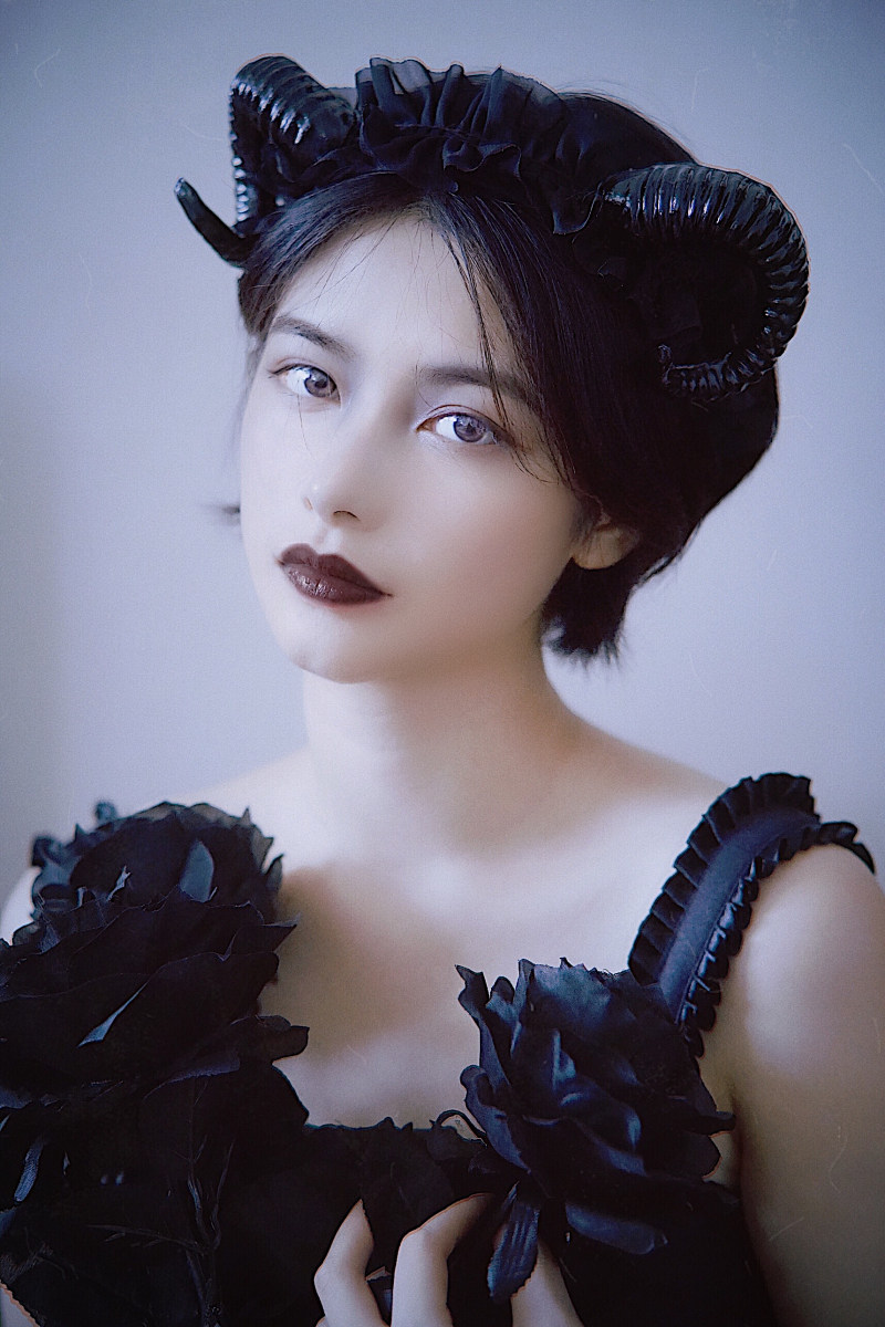 Gothic Style with Black Horn Lace