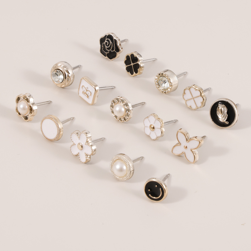 Curtain Tiebacks with No-Nail Fasteners, Anti-Curling Curtain Head Decorative Fixing Clips, Detachable and Adjustable Length Metal Buttons to Prevent Exposure