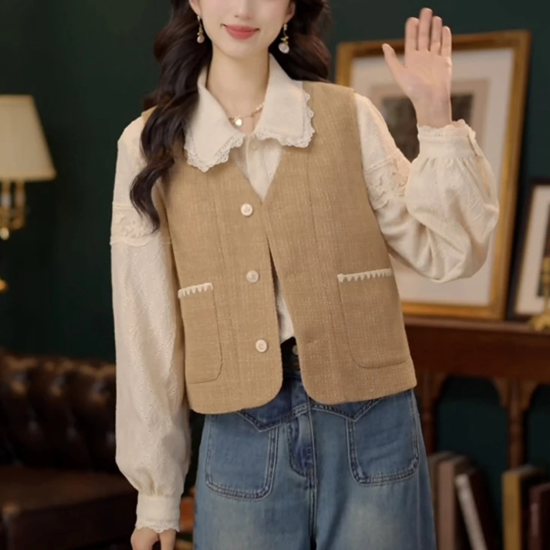 Plus-Size Hong Kong Style Retro Solid Color Sleeveless Vest for Women, 2026 Spring New High-End V-Neck Short Top