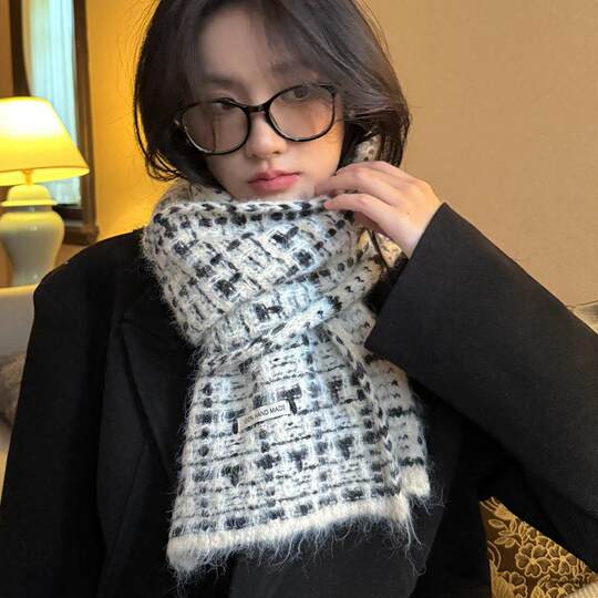 2024 New Black and White Plaid Knitted Scarf for Women, Winter Korean Style, Versatile, Student Couple Neck Warmer, Trendy for Men