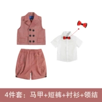 Красный жилет, красные шорты, рубашка, галстук-бабочка