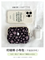 Черным розовым цветком