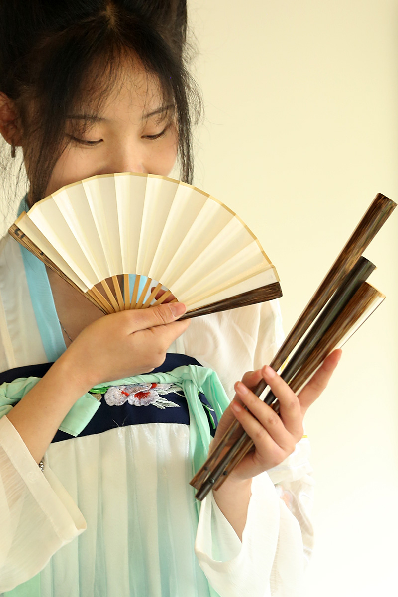 Shanyue new old artist handmade custom fan peach silk brown bamboo gold silk bamboo folding fan 7 inch 8 inch 95 inch light square