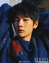  Spot Inner Page Zhou Zhennan Hongxiu Grazia Magazine December 2018 A No 384 R1SE