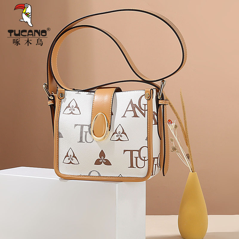 Woodpecker messenger bag 2022 new all-match women's bag high-end sense bag women's tide ins Western style single-shoulder bucket bag