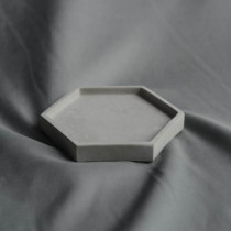 Japan-style Ornament Pendulum with Hexagonal Cement Tray Table of Pallets