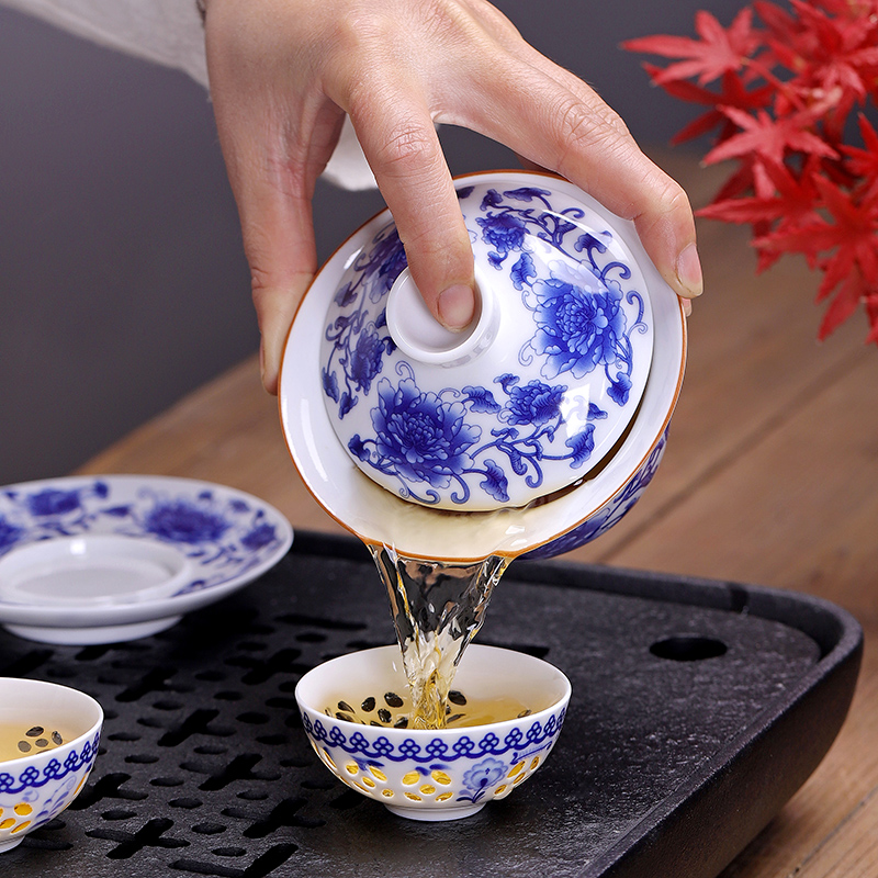 Friend is blue and white tea sets kung fu tea tureen ceramic glaze blue and white porcelain in three sea to bowl bowl of tea cups