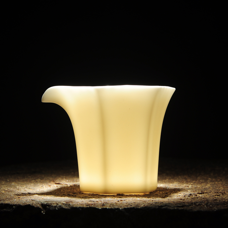 Friend is kung fu tea accessories make tea cup and cup China fair white porcelain cup large ceramic heat points of tea