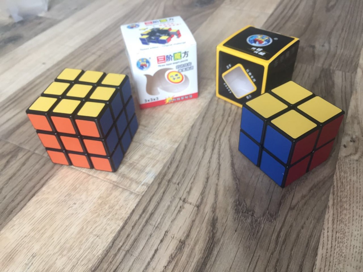 Bàn tay nóng bỏng đích thực Bàn tay thứ ba của Rubik Đồ chơi khối Rubik Smooth Cube búp bê công chúa