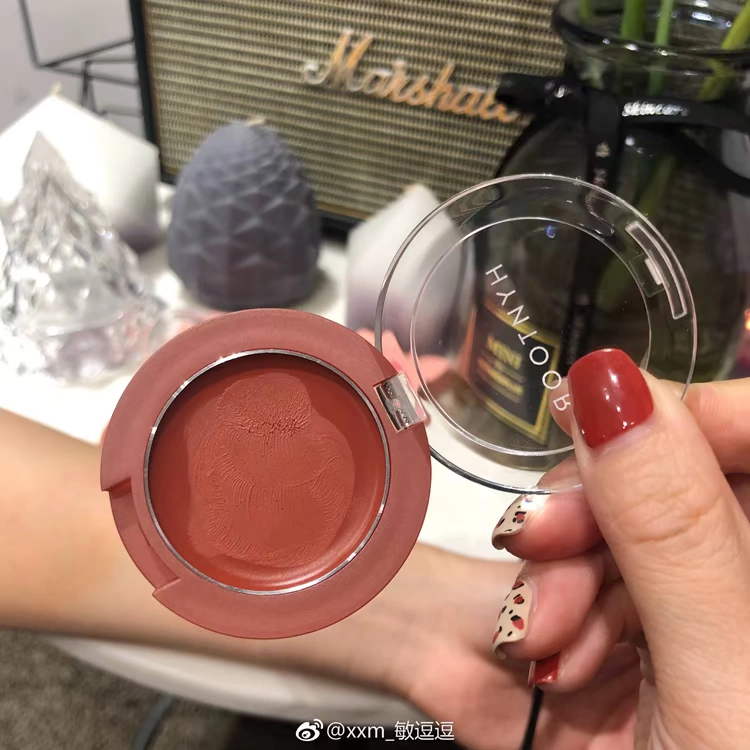 Heo dễ thương HYNTOOR màu đen gián / thỏ đen thỏ lợn kem má hồng lâu không dễ tẩy kem mousse má hồng - Blush / Cochineal má hồng cushion