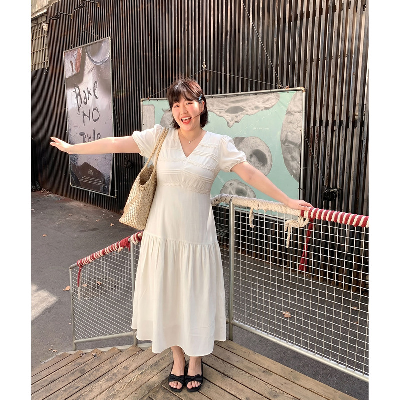 Q-Style Plus-Size Women's Clothing for Slightly Chubby Women, Beautiful V-Neck Lace Unique and Stylish Waist-Cinching Dress That Makes You Look Slimmer and Covers the Belly