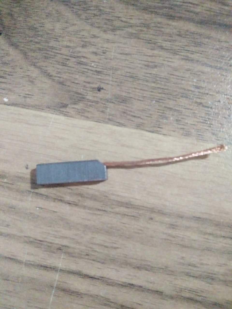 Imported DC motor spring brush carbon brush 4 5X6X12MM DC motor spring brush 4 5*6*12