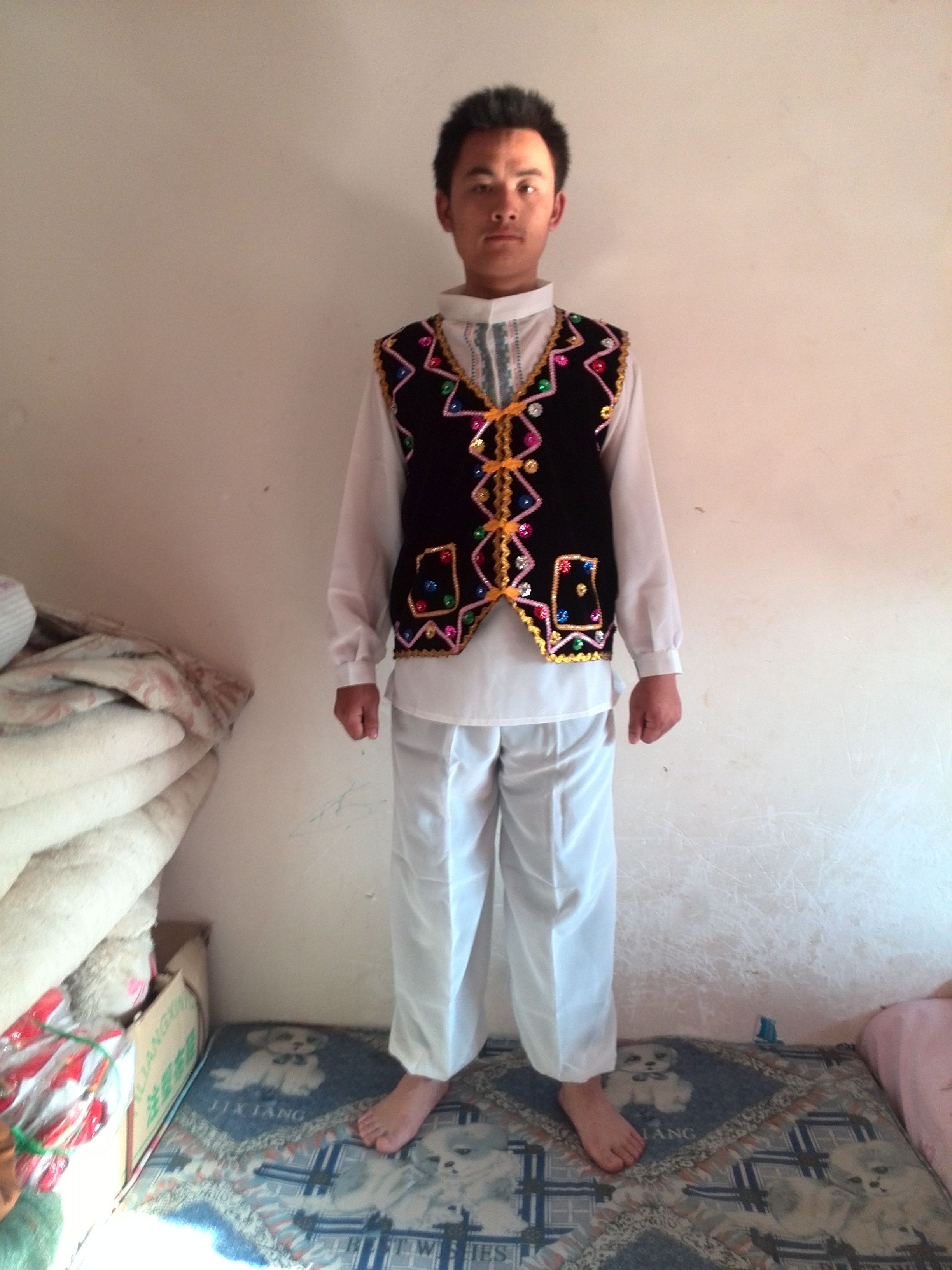 Ethnic minorities Xinjiang Uyghur ethnic dance costumes Xinjiang men's clothes dance to the stage performance costumes