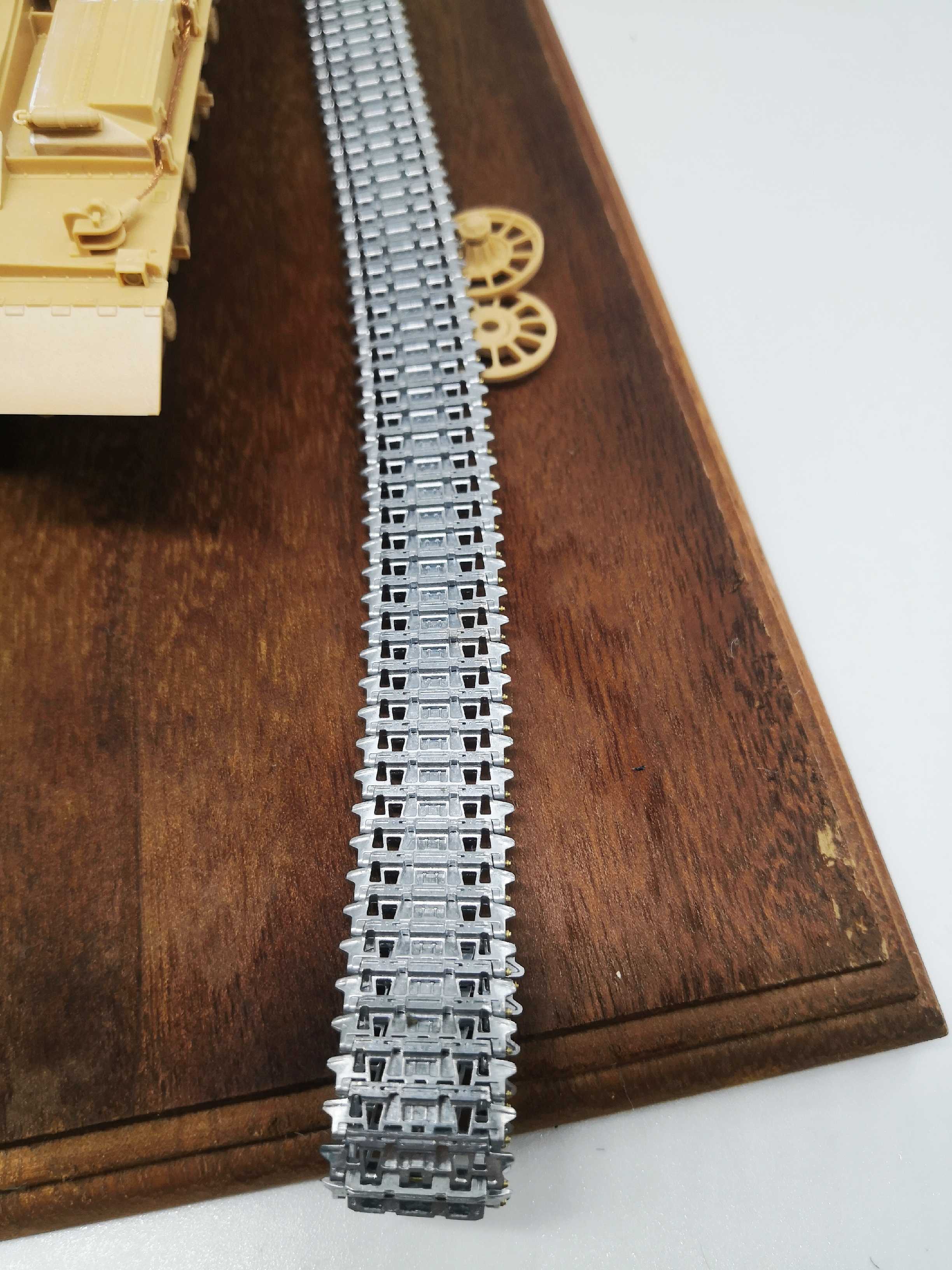 SX35024 Conqueror Metal Track w/ Brass Pins