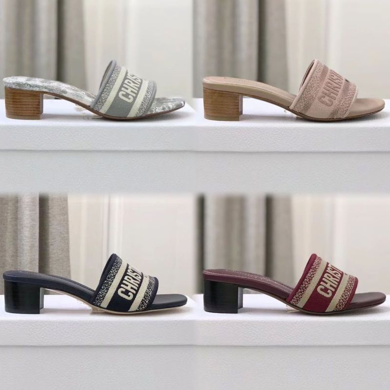 26 Summer New Style Ins Trendy Outdoor Genuine Leather Embroidered Letter Slip-On Sandals for Women with Chunky Mid-Heel, Versatile and Fashionable 26 Summer New Style Ins Trendy Outdoor Genuine Leather Embroidered Letter Slip-On Sandals for Women with Chunky Mid-Heel, Versatile and Fashionable