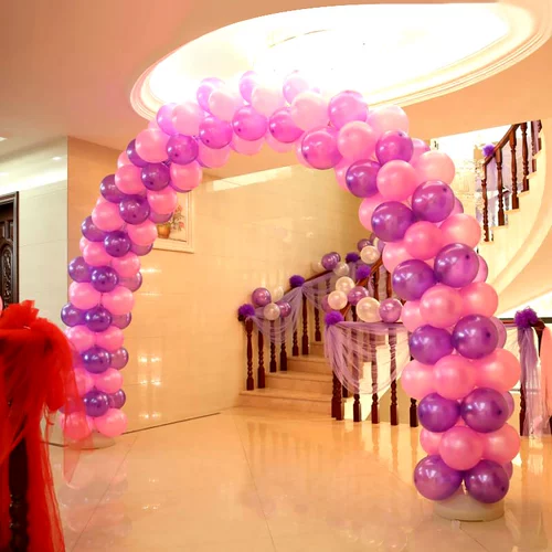 Выполнение дня рождения может быть снесено от воздушных шариков архи