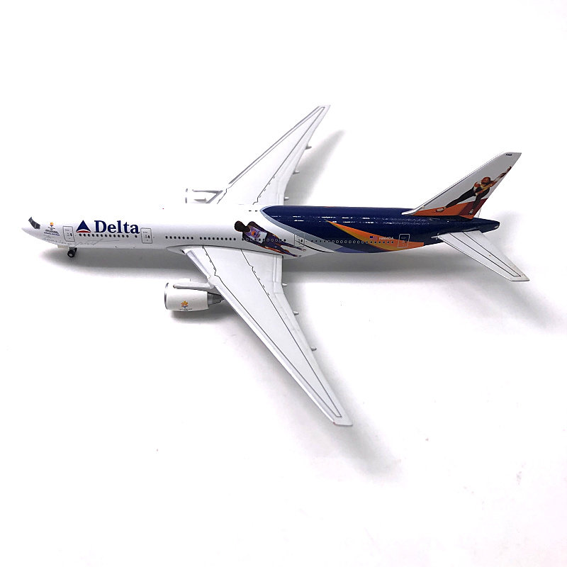 1:400 GJ Boeing 777-200 US Delta Empire Air plane model factory white box