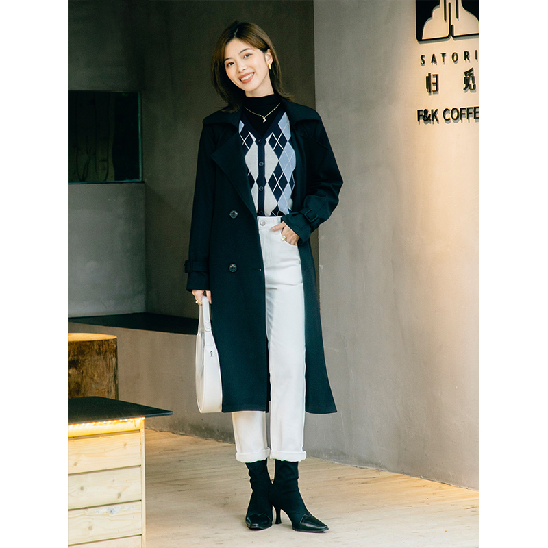 A small number of new Spring and Autumn multiple high-quality English windwear coat ladies