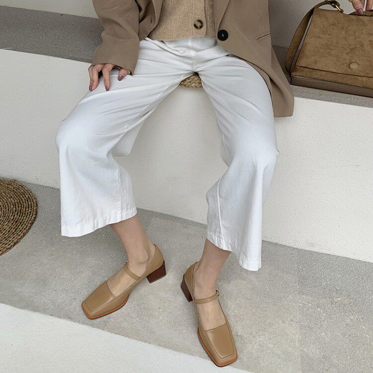 Super positive nude color ~ huge white, square toe, shallow mouth, retro Mary Jane shoes, one-word buckle, thick heel, medium heel single shoes for women