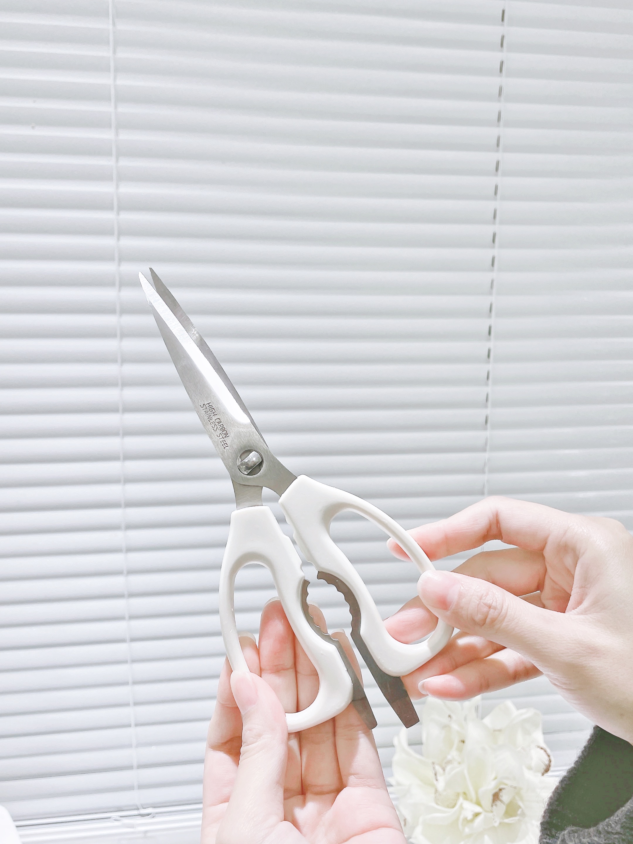 AlywasZ household scissors Japanese detachable multi-functional white kitchen stainless steel scissors non-chicken bone scissors