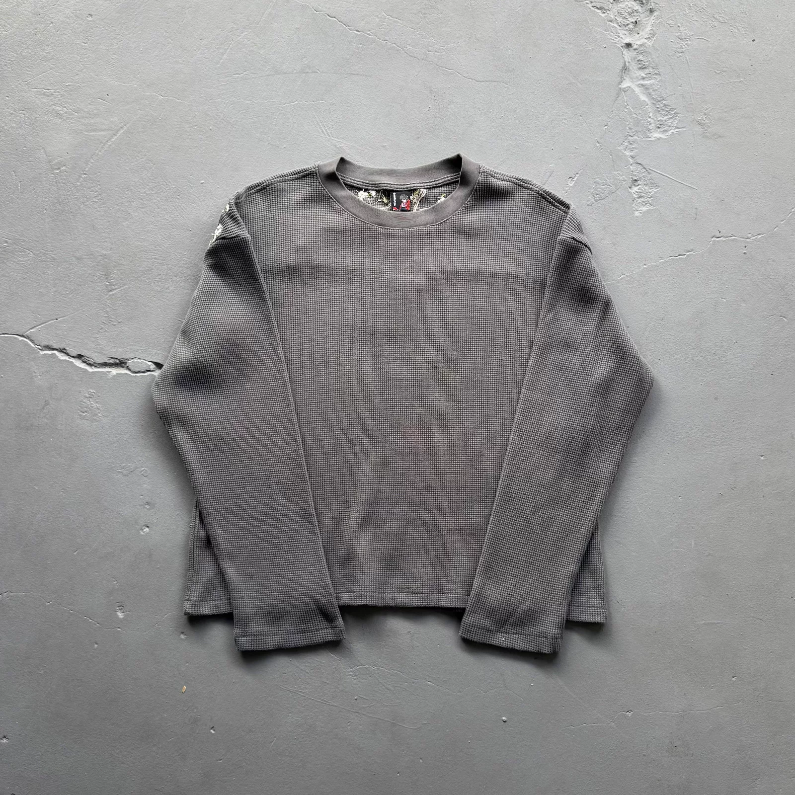 Удлинённая футболка с длинным рукавом, oversize, американский стиль, круглый ворот, с вышивкой