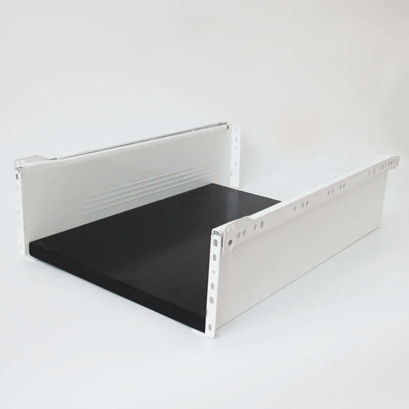 Side plates of the Italian ADAR brand are pumped