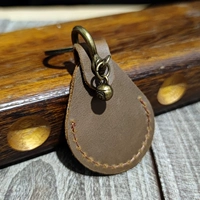 Коричневый картхолдер в форме капли