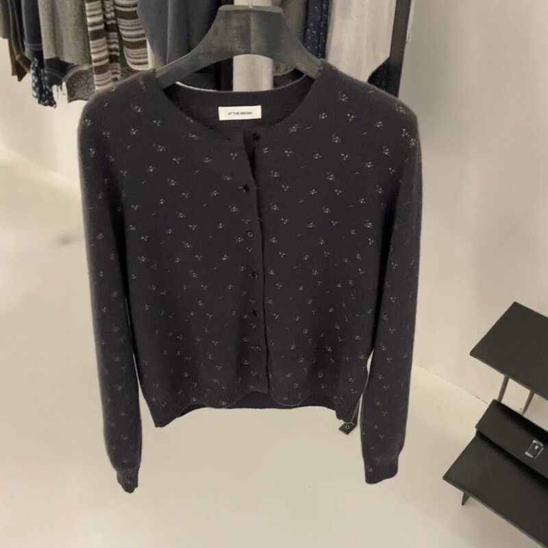 Korean Style Gray Floral Round Neck Long-Sleeved Knitted Cardigan for Women, New Autumn Style Slim-Fitting High-End Sweater Jacket Korean Style Gray Floral Round Neck Long-Sleeved Knitted Cardigan for Women, New Autumn Style Slim-Fitting High-End Sweater Jacket