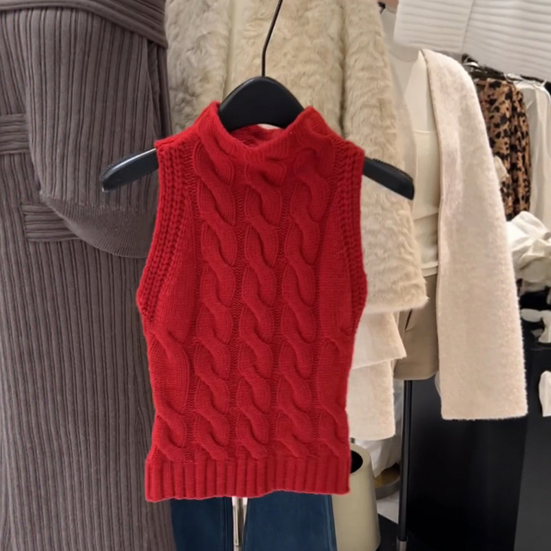 Red Cable-Knit High-Neck Sleeveless Knitted Vest for Women, New Spring and Summer Style, Retro Hong Kong Style, Suitable for Layering or Wearing as Outerwear Red Cable-Knit High-Neck Sleeveless Knitted Vest for Women, New Spring and Summer Style, Retro Hong Kong Style, Suitable for Layering or Wearing as Outerwear