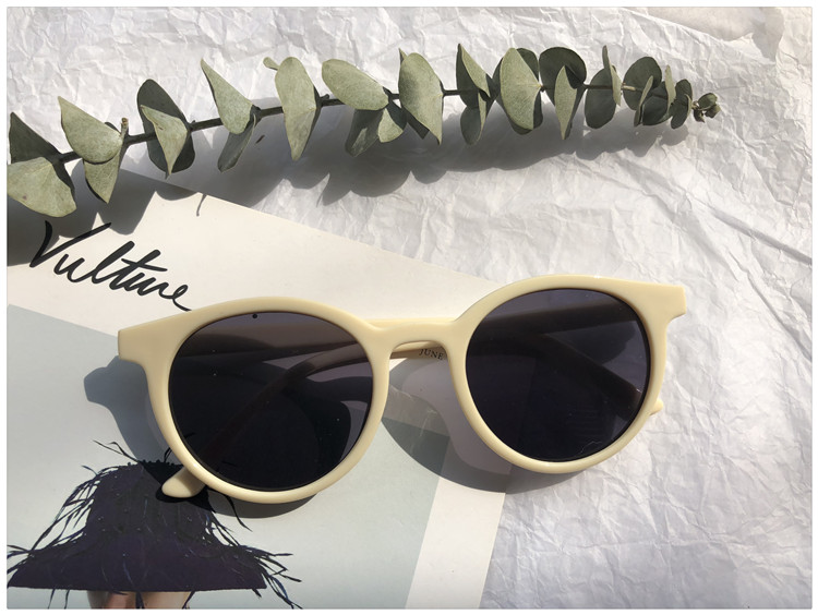 Ngôi sao 2018 với cùng một đoạn kính râm vuông tròn lái kính râm lưới màu đỏ retro phiên bản Hàn Quốc của kính hoang dã kính chrome hearts