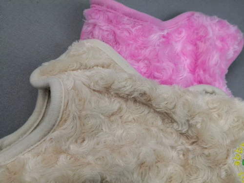 Бесплатная доставка без возврата и обмена собачьи одежды клубничная вышивка осень и зимняя пижама круглый бархатный плюшевая одежда домашняя одежда домашняя одежда