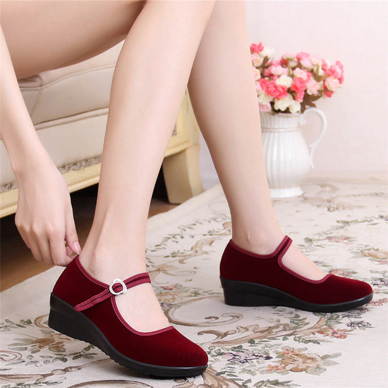 Old Beijing cloth shoes women's soft bottom black cloth shoes wedge heel thick bottom hotel work shoes sponge cake gift instrument single shoes mother dance shoes