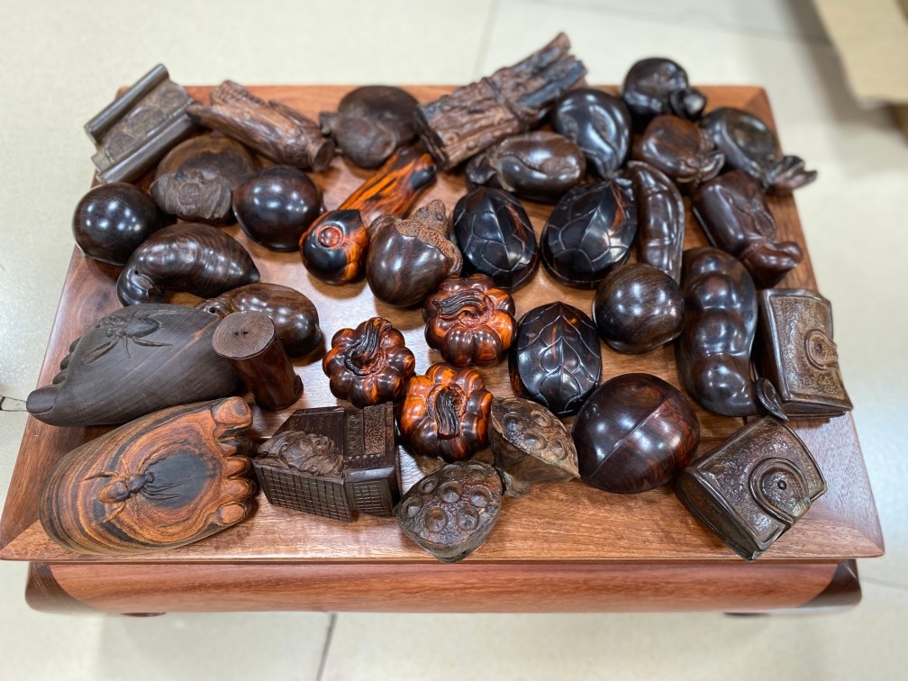 Vietnamese Red Wood Crafts Large Red Acids Branches of Toe Yellow Sandalwood Fuchbag Ruyi Fu Bean and other handlebar pieces give a gift to play-Taobao
