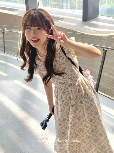 Маленькая женская юбка с летающими рукавами и цветочным принтом во французском стиле ретро, ​​лето 2025, новая тонкая длинная юбка с тонкой талией