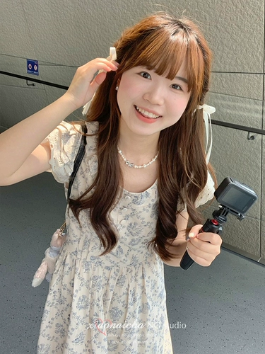 Маленькая женская юбка с летающими рукавами и цветочным принтом во французском стиле ретро, ​​лето 2025, новая тонкая длинная юбка с тонкой талией