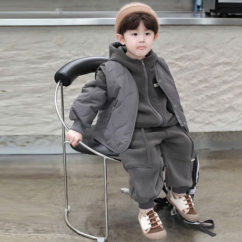 Зимние костюмы для мальчиков, новинка 2025 года, детская осенне-зимняя одежда из двух предметов: хлопковый жилет, свитер для малышей и бархатный утепленный костюм-тройка